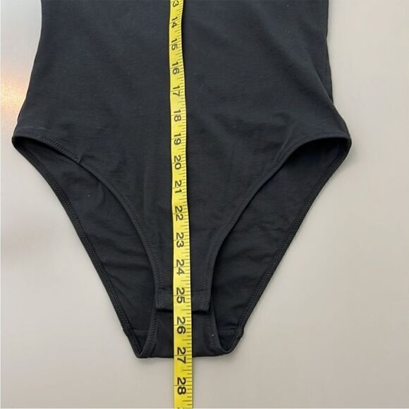 NWOT Everlane The Long-Sleeve V-neck Supima®
Bodysuit Size S - Picture 8 of 10